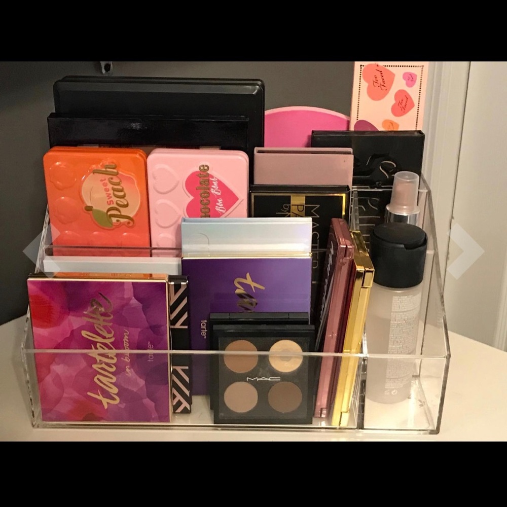 Makeup Pallet storage